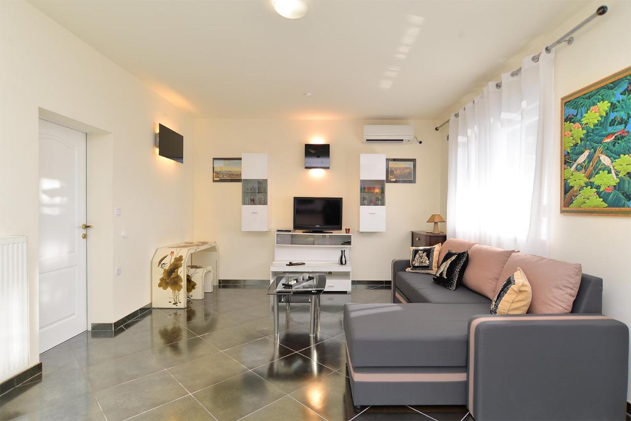 Apartments Ariana 1989 Fažana エクステリア 写真